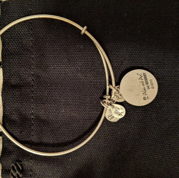 ⭐ HP x1 ⭐ Alex and Ani Four Leaf Clover Bracelet - Picture 4 of 5